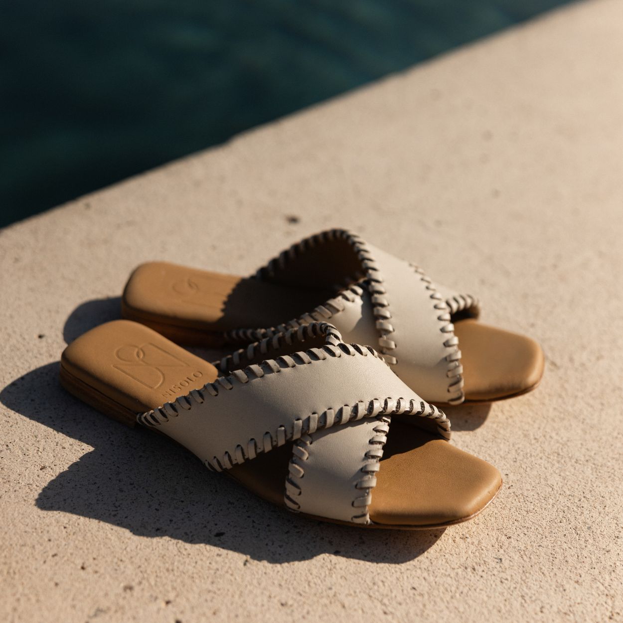 Catalina Sandal Whipstitch Almond – Nisolo