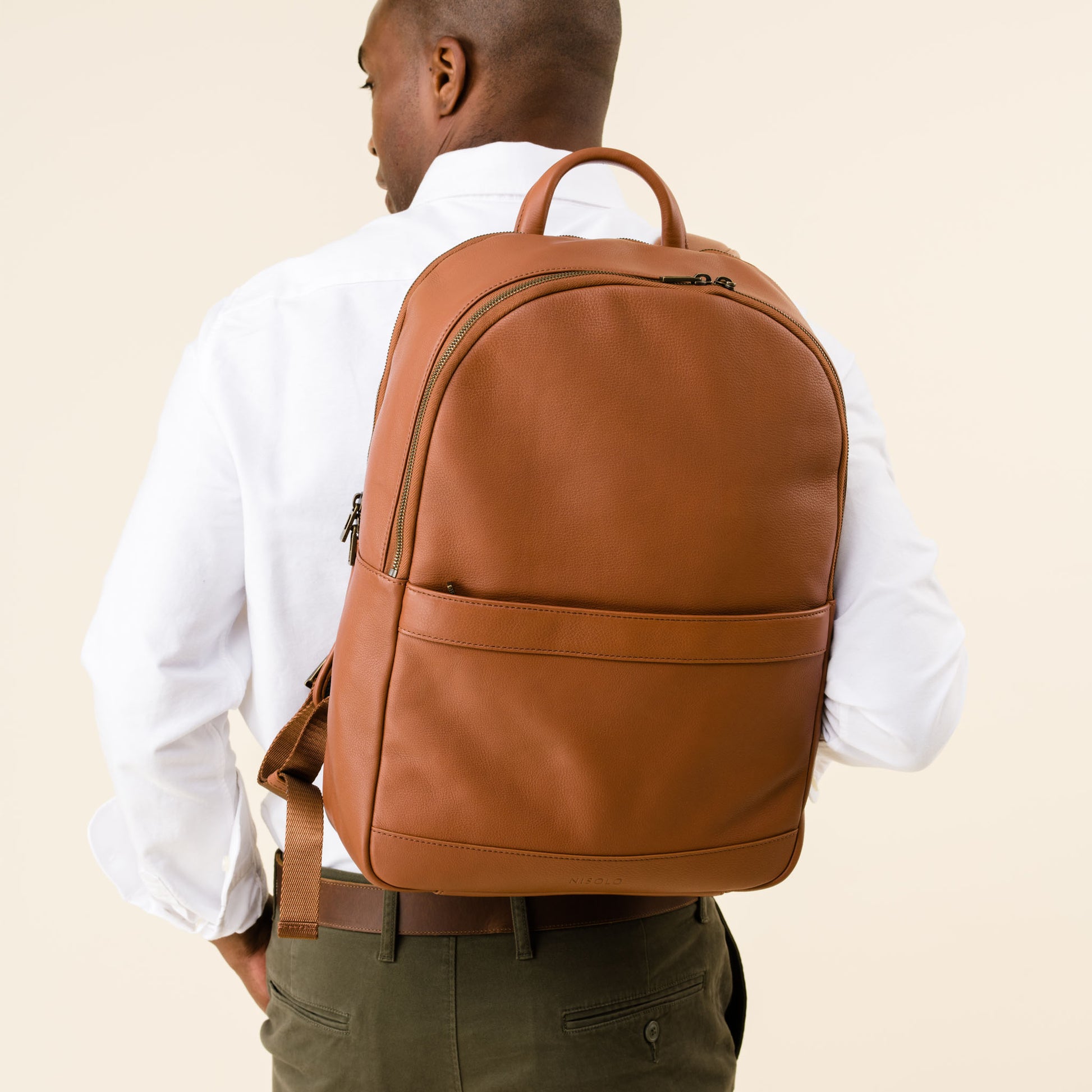 caramel leather backpack Nisolo | Unisex | Alex Commuter Backpack