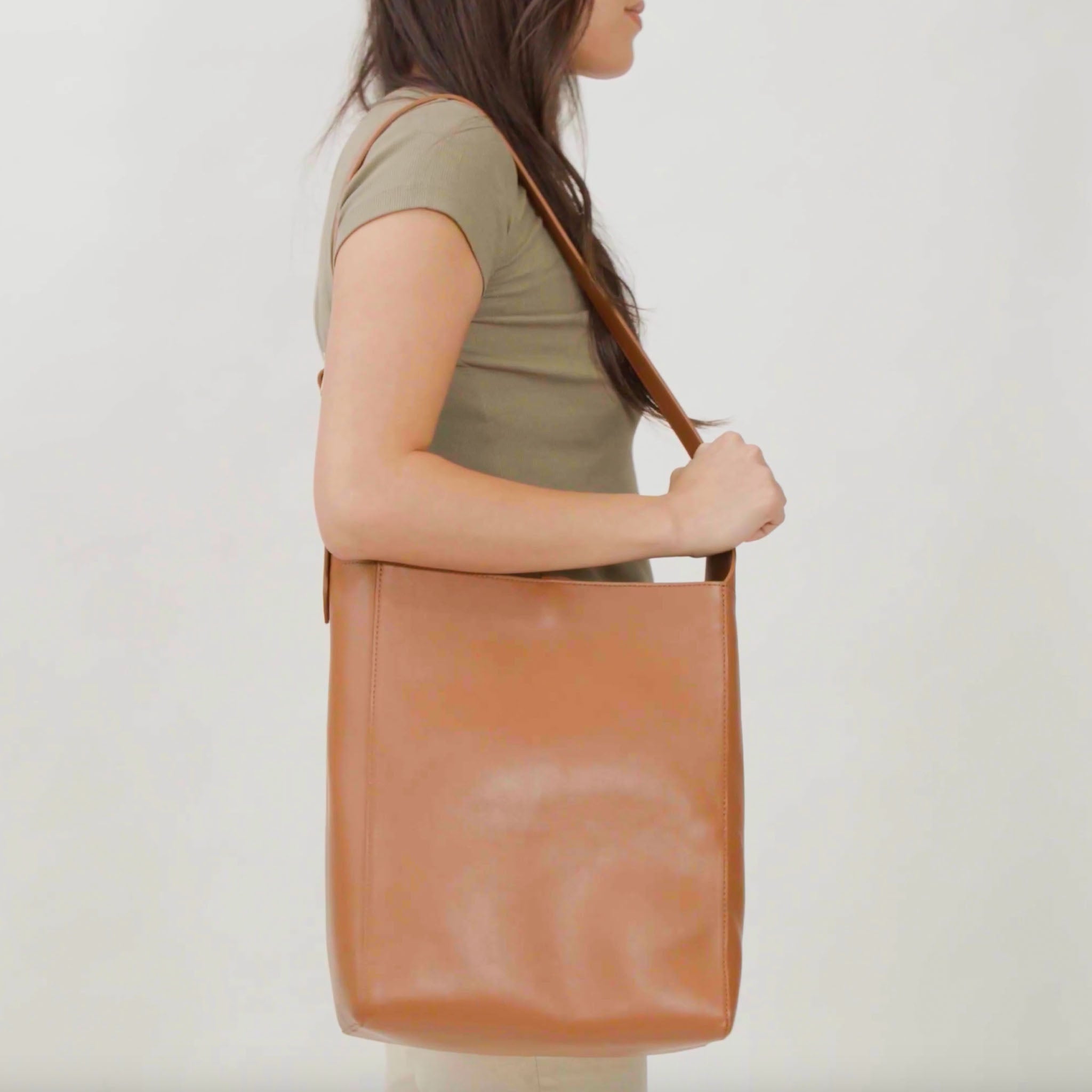 Cecilia Go-To Shoulder Bag Caramel