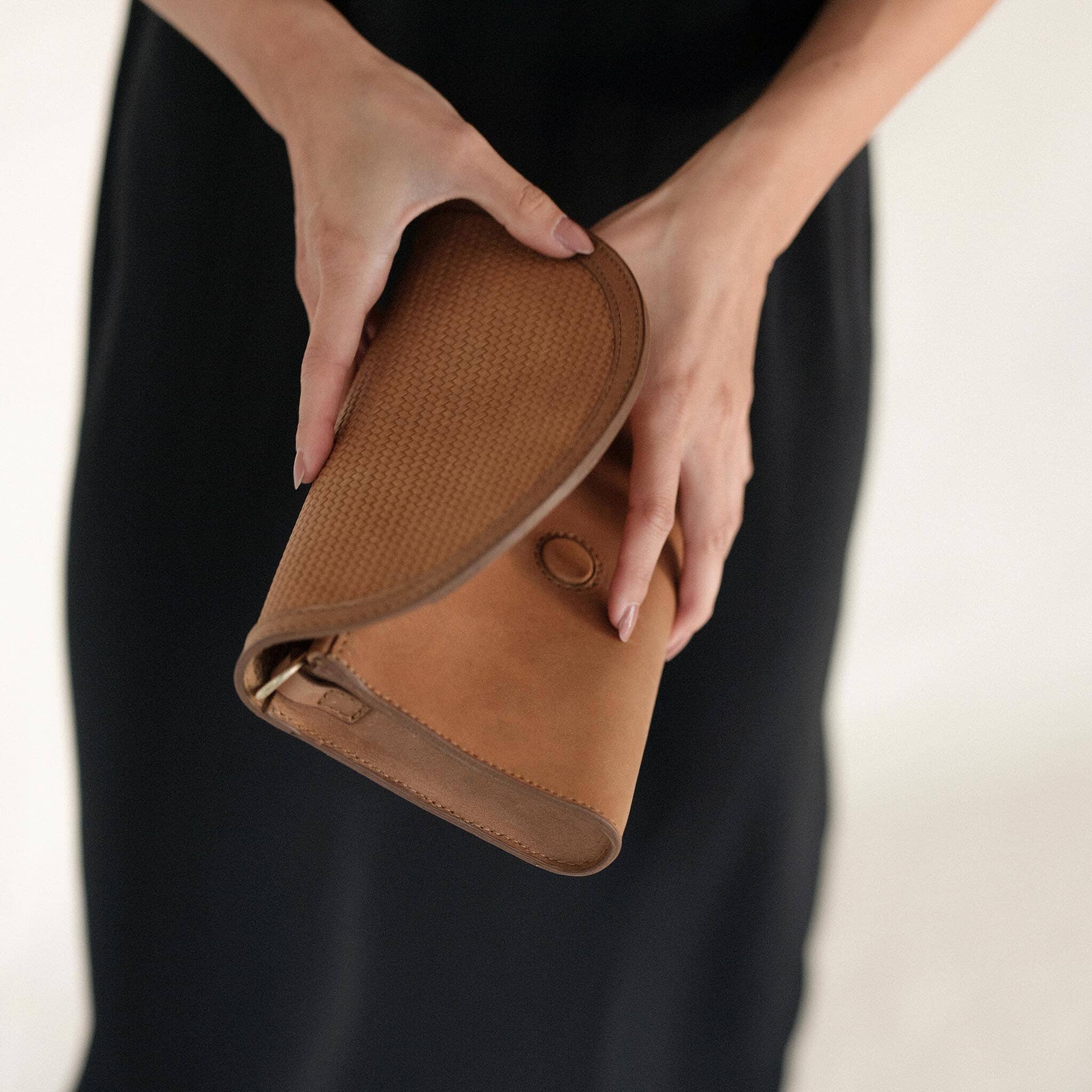 Cleo Convertible Crossbody Woven Almond Leather Handbag - unlined Nisolo 