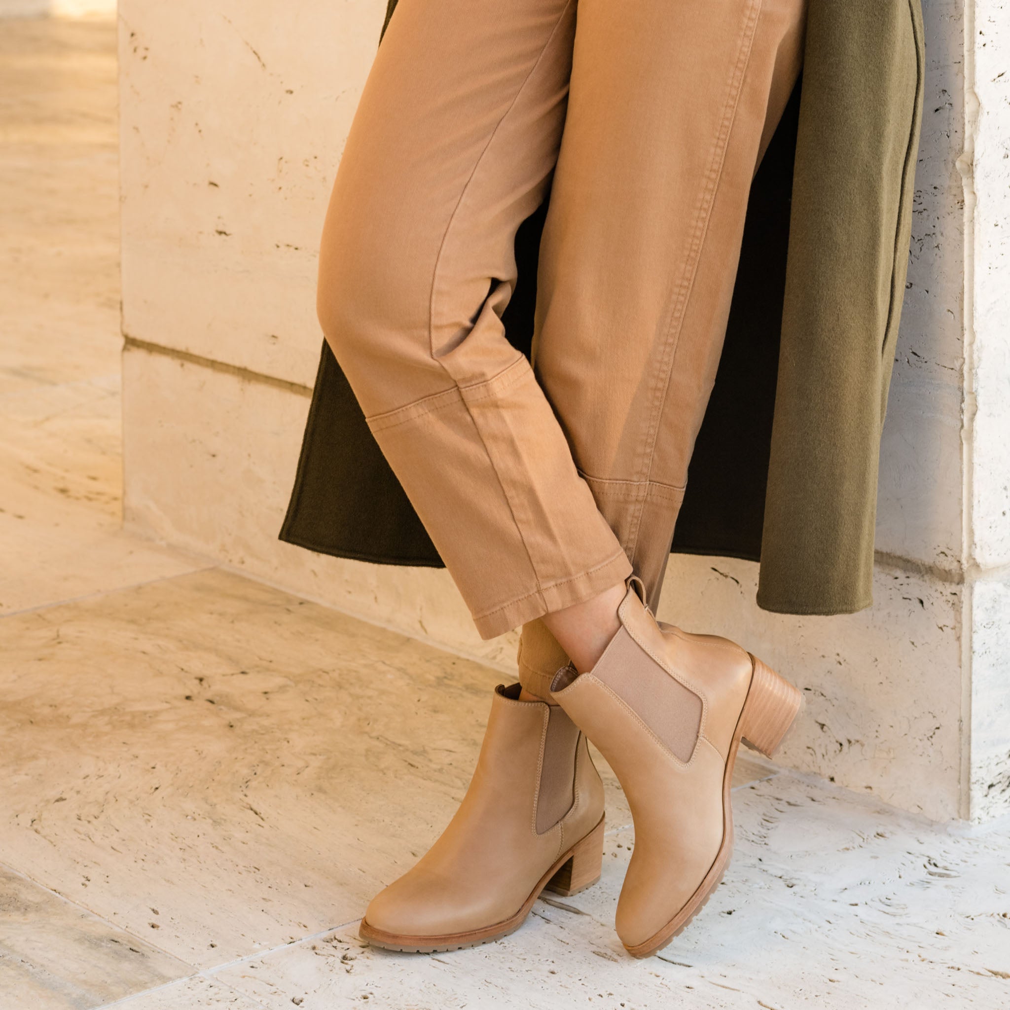 Chelsea boots tan clearance