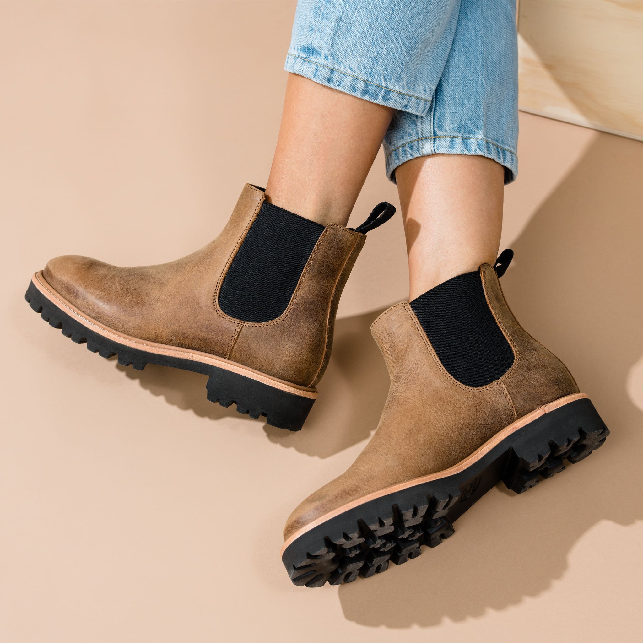 Go-To Lug Chelsea Boot Black | Nisolo