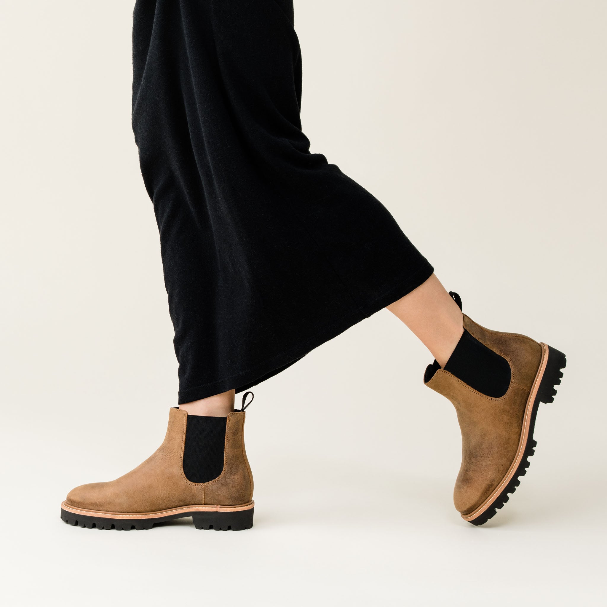 Common projects tobacco chelsea boot online