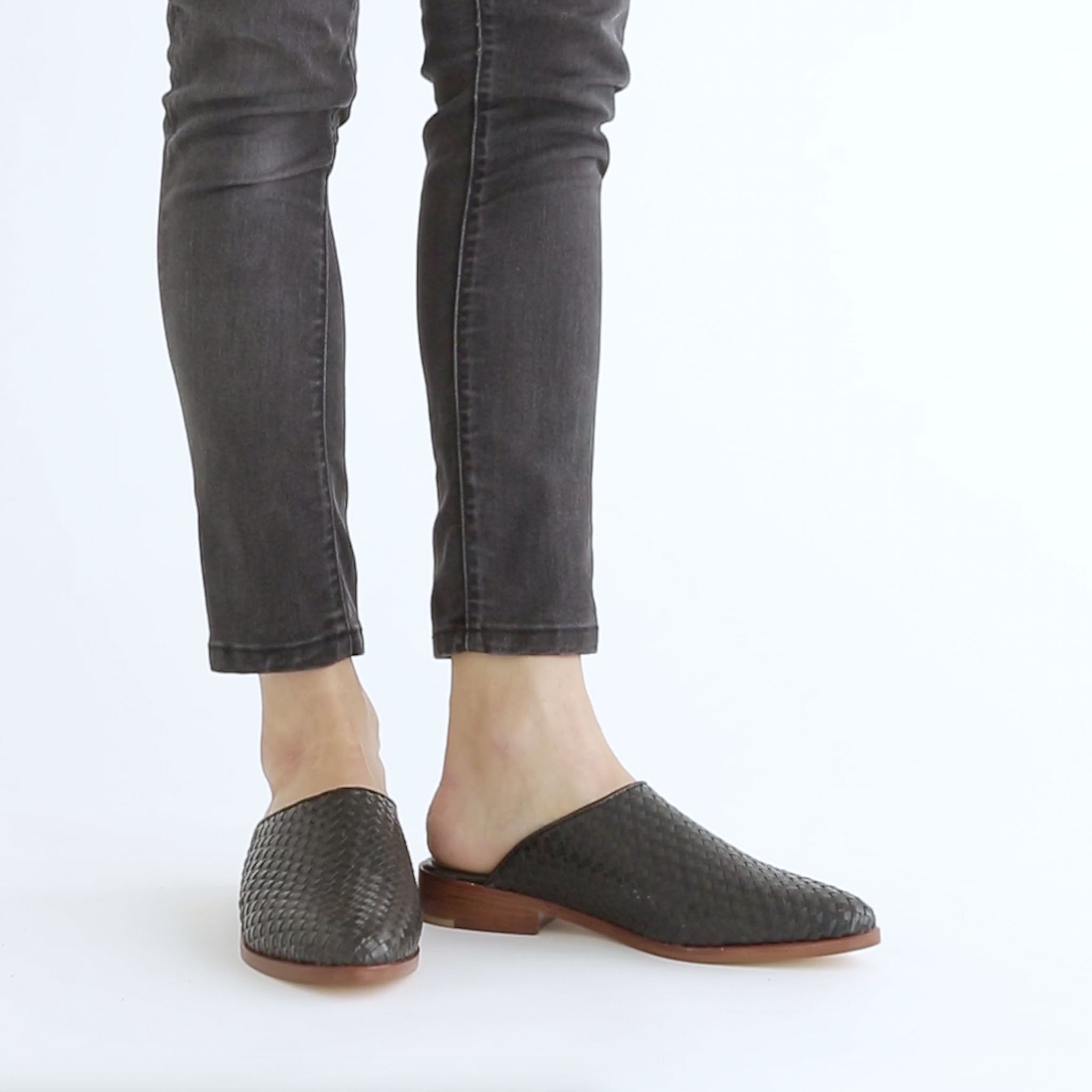 Ama Woven Mule Woven Black – Nisolo