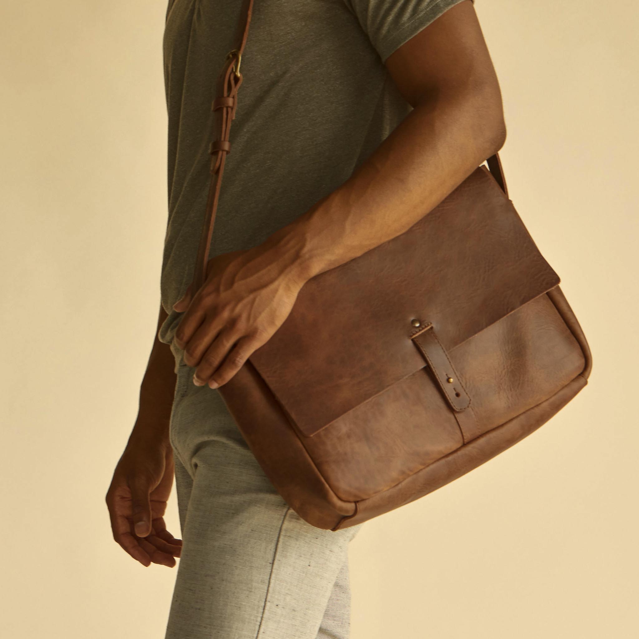 Messenger Bag Men, 13 Leather Men's Briefcase, Laptop Bag, Work Bag,  Handmade Cross-body Bag, Retro Metropolitan Fashion, Urban Style, Gift 