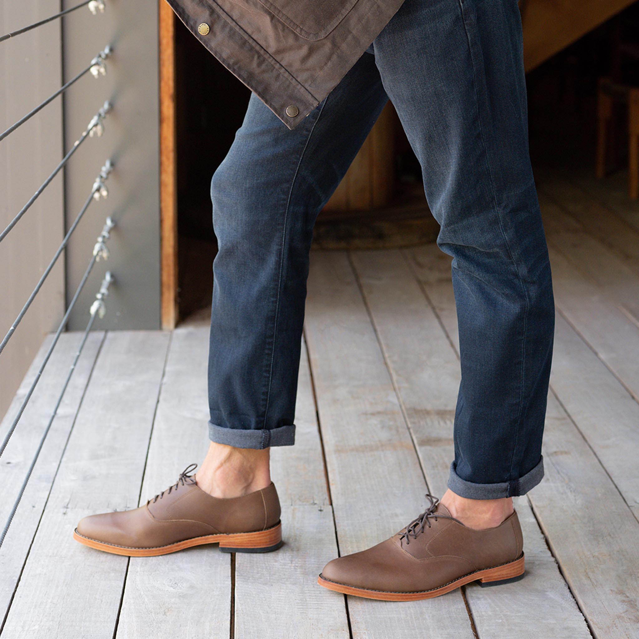 Image 5 of the Everyday Oxford Brown on model