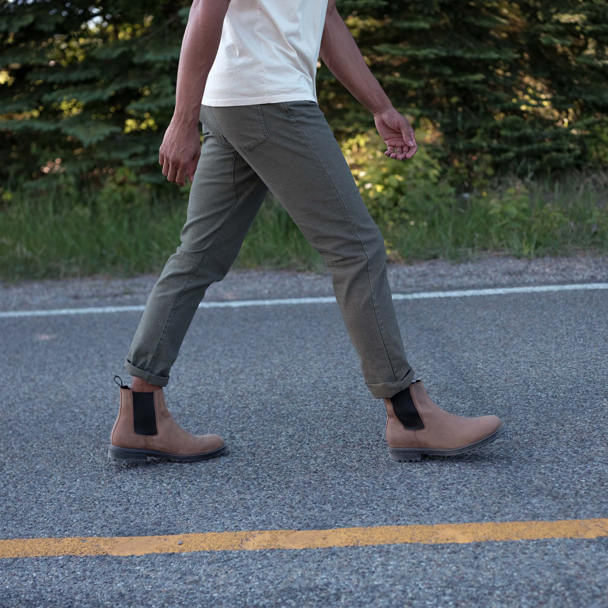Image 2 of the Daytripper Chelsea Boot Tobacco on model